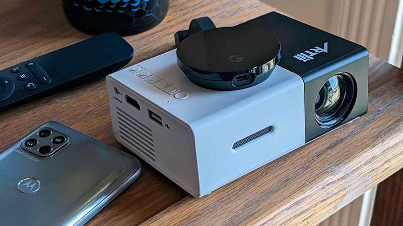 Como conectar o celular no projetor sem usar fios - Eletrônicos na Palma